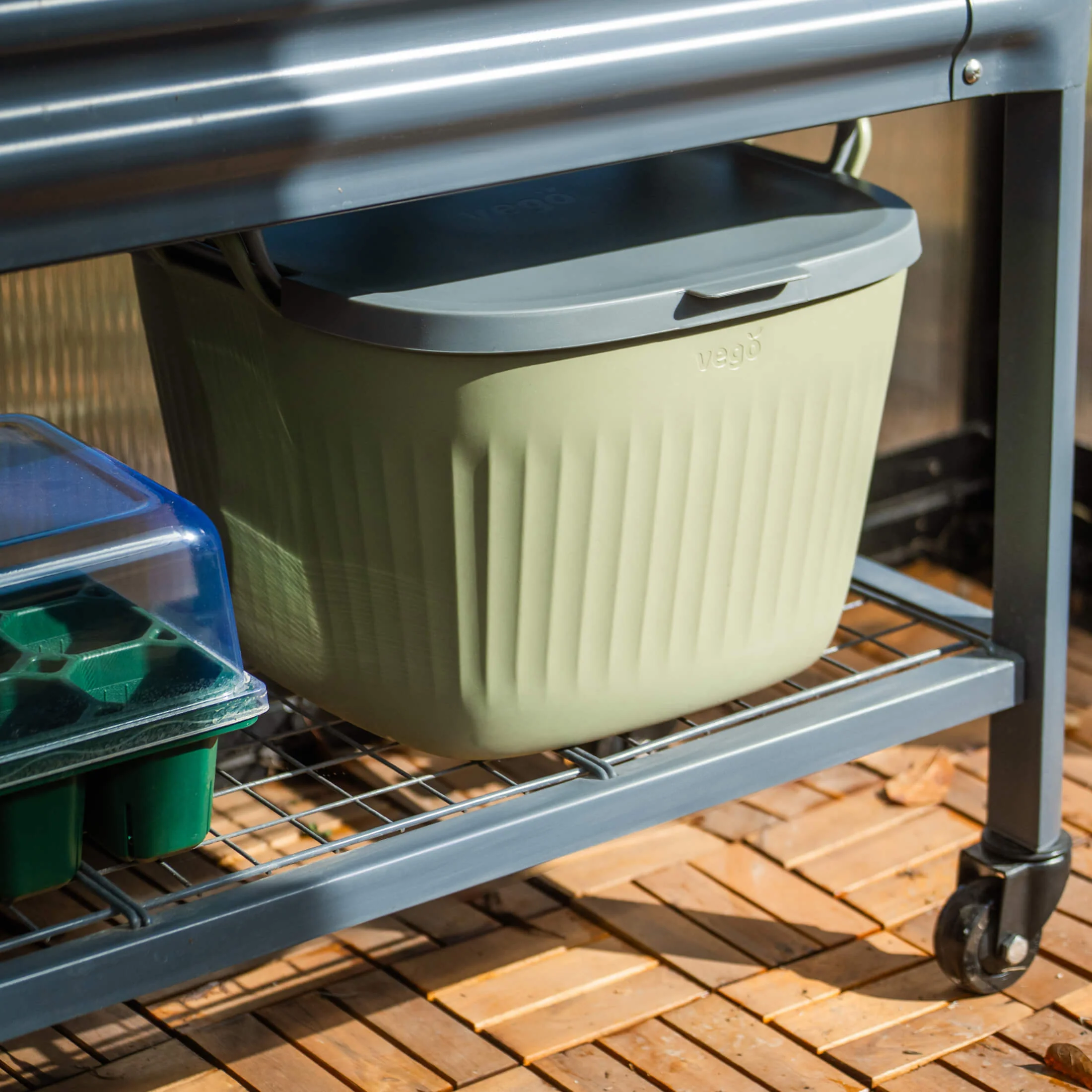 Vego FlexTrug™ Lid - 8 Gallon - Image 7